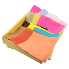 Caja de madera con 24 telas - Montessori